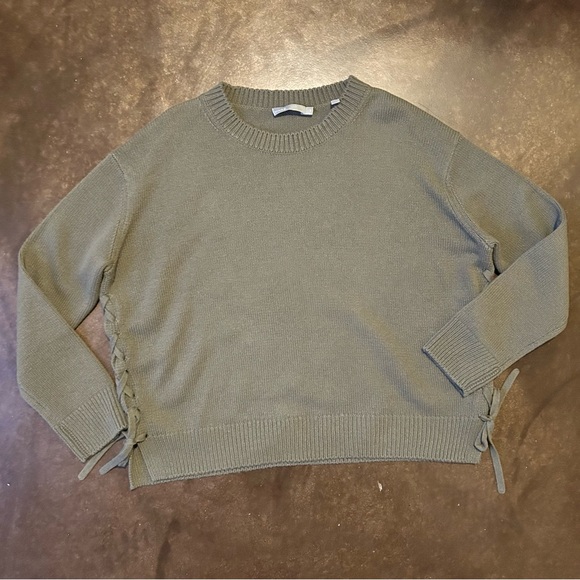 Vince 100% Cashmere Olive green Crew Neck Sweater with Side Tie- size small - Picture 2 of 13